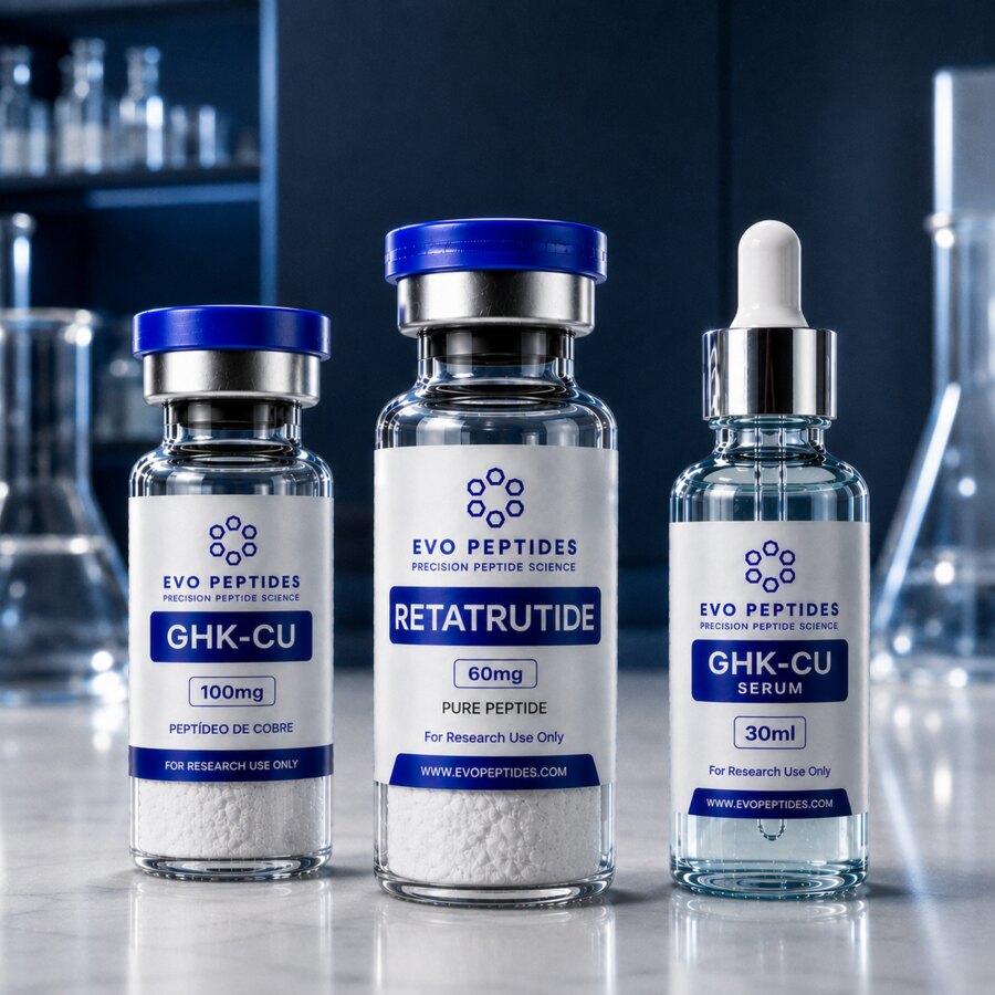 Frascos de peptídeos Evo Peptides em ambiente de laboratório